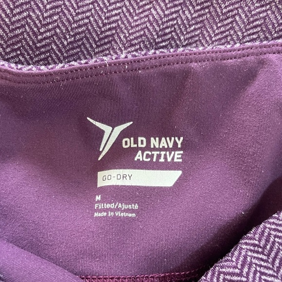 Women’s Old Navy Go Dry purple chevron pattern high rise cropped leggings Medium - Picture 3 of 4